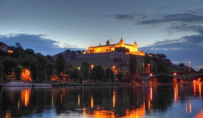 Stadtstrand bei Nacht