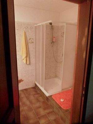 Badezimmer im Untergeschoß