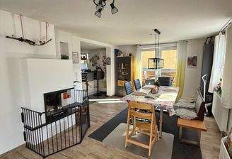 Offener Essbereich mit Terrassenzugang