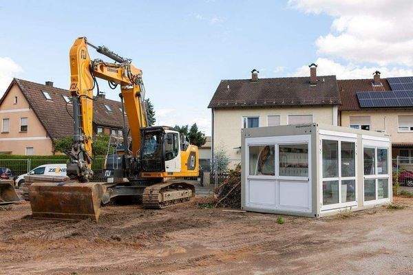 Infopoint vor Ort.jpg