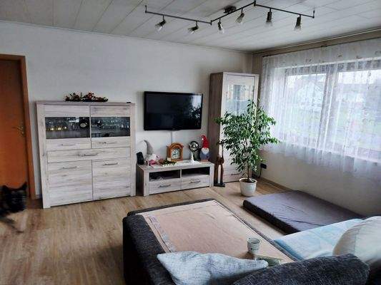 Gepflegtes und einladendes Wohnzimmer im Obergeschoss