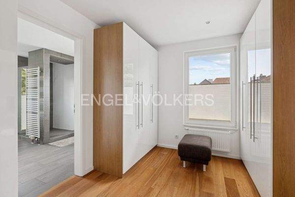 Ankleide zwischen Bad und Schlafzimmer