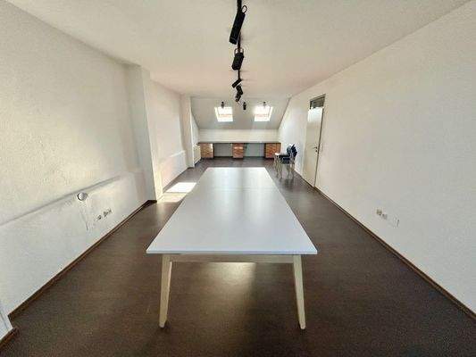 Großer Besprechungsraum