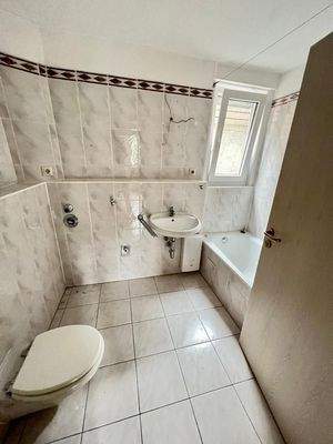 Badezimmer mit Waschmaschinenanschluss