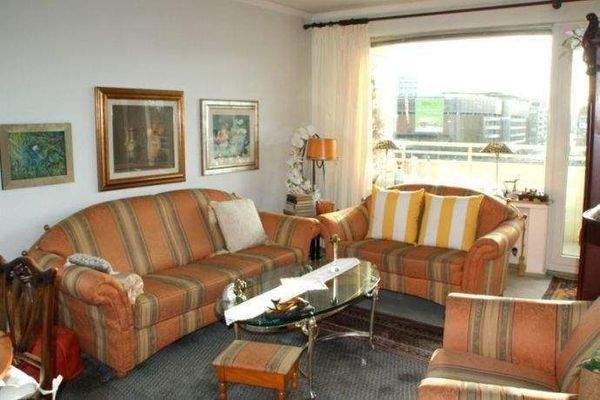 Blick über die City mit Balkon