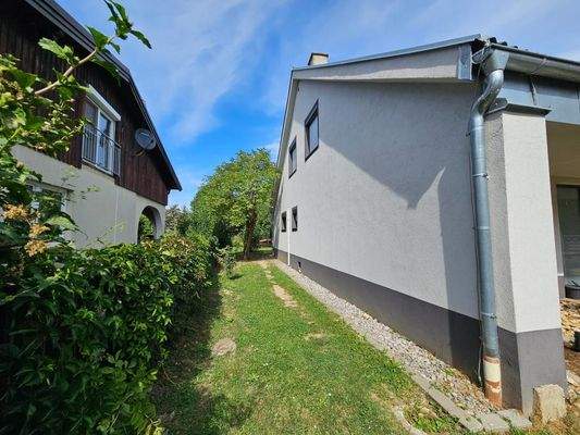 Nebengarten Haus-Eingang