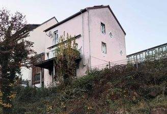 Rückseite mit Balkon