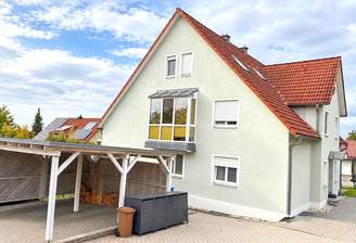 Wohnanlage mit Carport