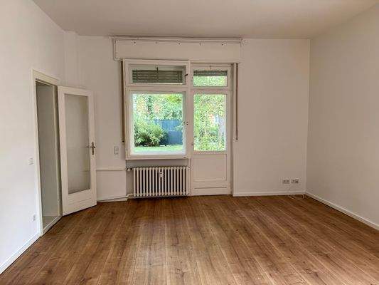 Blick Innen zur Terrasse/Garten