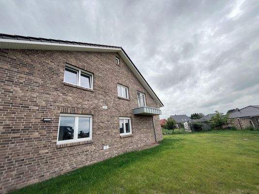 Haus mit Blick aus Garten