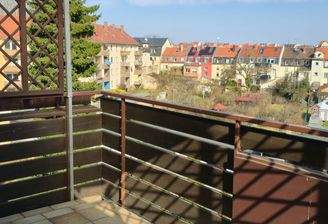 Sonnige Loggia mit Fernblick