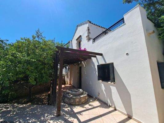 Kreta, Douliana: Renoviertes Steinhaus mit Pool und Garten zu verkaufen