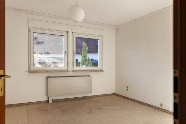 Handwerker-Projekt zur Renovierung (OKAL-Fertighaus mit PV-Anlage)