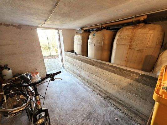 Ölkeller mit Zugang Garten