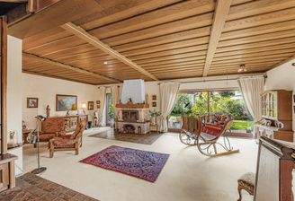 Wohnzimmer mit Kamin