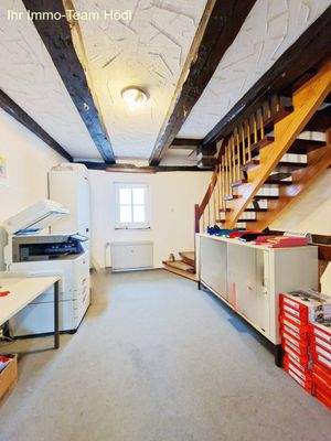 Flur OG und Treppe ins DG
