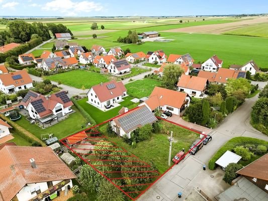 Gesamtes Grundstück, inkl. gestrichelter Fläche