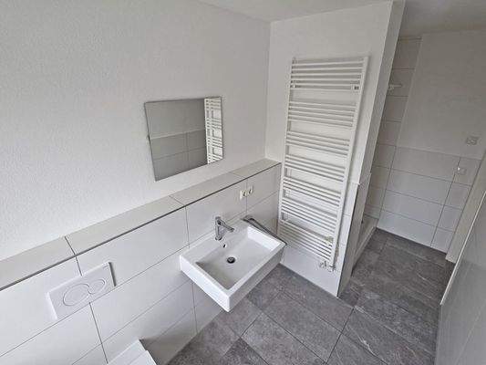 Modernes Bad mit Dusche