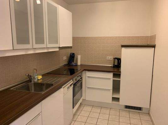 Blick in die ausgestattete Küche