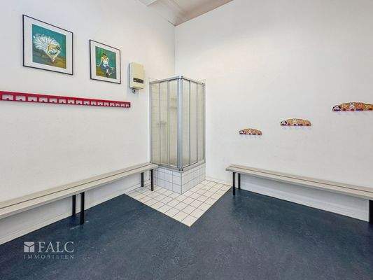 Umkleide + Dusche Tanzschule