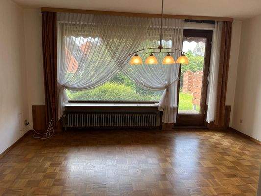 Wohnzimmer mit Ausgang zur Terrasse