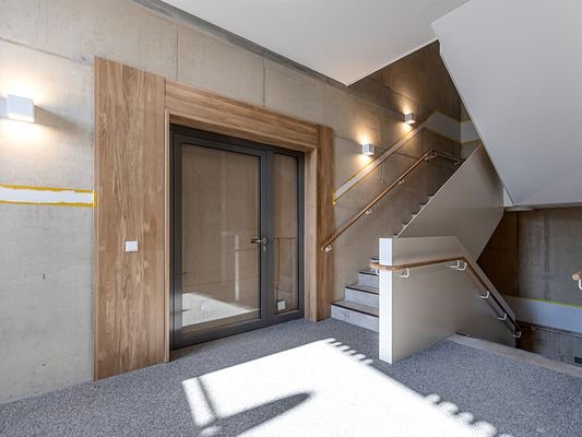 zusätzlicher Foyer-Eingang