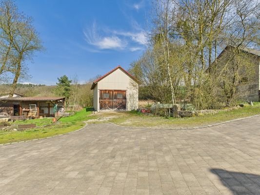 Schuppen und Garage