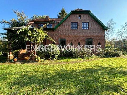 Hausansicht mit separatem Eingang zum Einliegerbereich