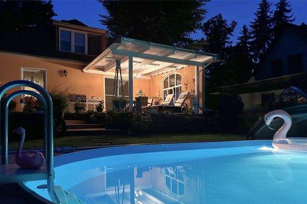 Urlaubsatmosphäre bei Nacht