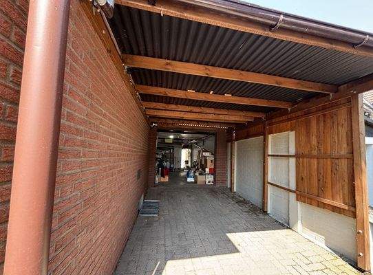 Garage/ Carport