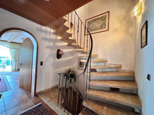 Flur Aufgang ins Obergeschoss