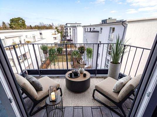 STAGED 4 second balcony