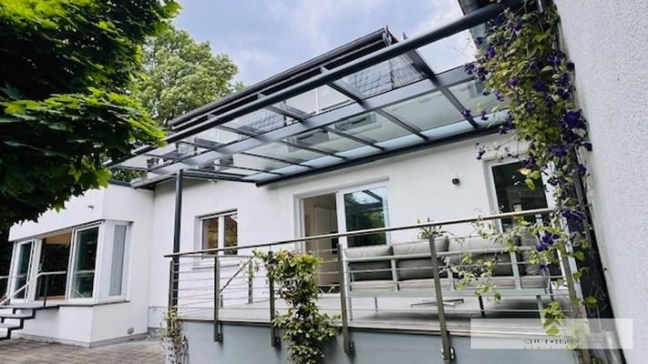 Anbau und Bestands-Immobilie mit Terrasse und Zugang zum Garten