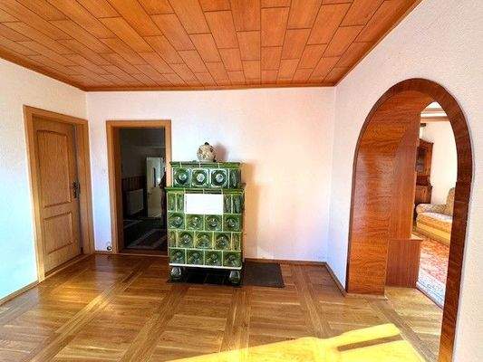 EG/OG: Wohnen/Essen mit Kachelofen