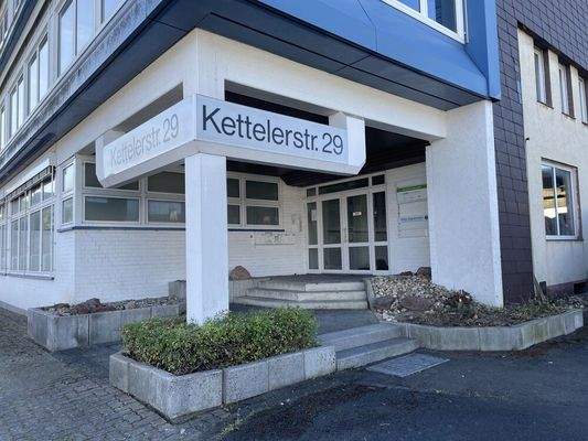 Eingang Bürogebäude