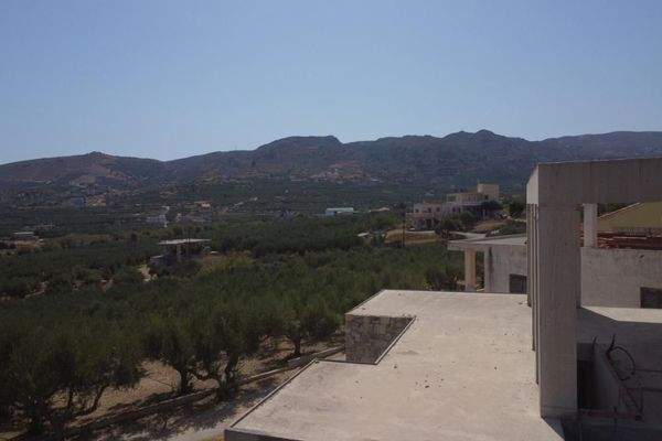 Kreta, Kissamos: Halbfertiges Haus mit Blick auf Meer und Berge zu verkaufen