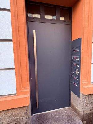 Hauseingangstür nach Renovierung