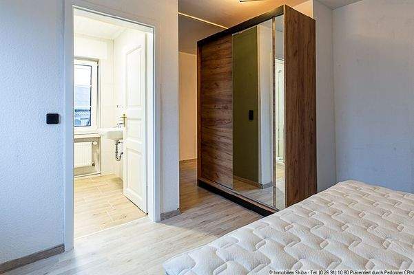 Kleiderschrank im Schlafzimmer