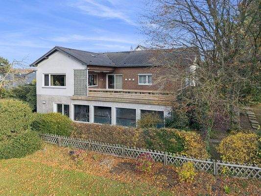 Seitenansicht Terasse-Schwimmb