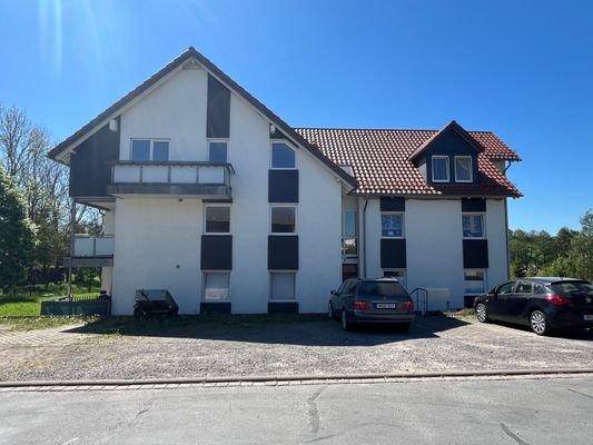 Hausansicht mit dazugehörigem Balkon