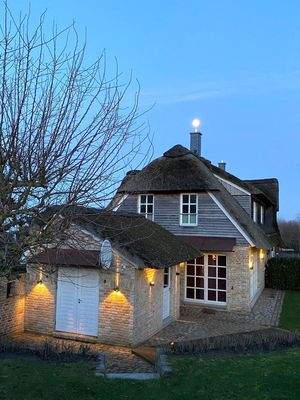 Hinterhaus nebst Anbau in herbstlichem Ambiente