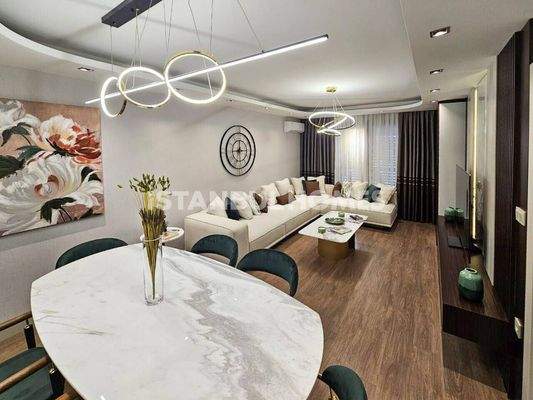 Flats in a Complex with Pool in Kucukcekmece Istanbul