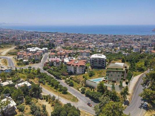 Luxury Real Estate with Swimming Pool in Alanya Center