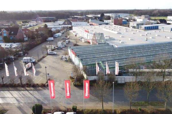 Gegenüber Toom-Baumarkt