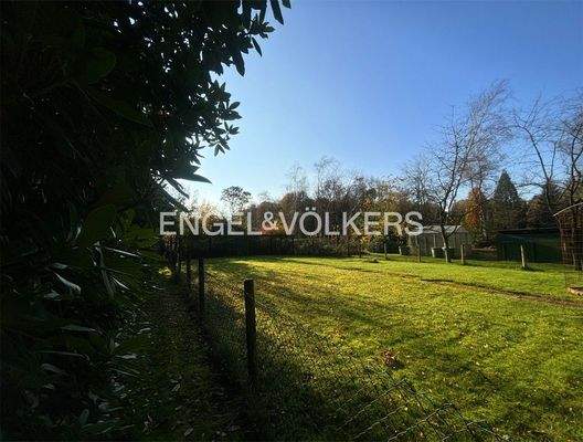 Eingezäunte Fläche für Gemüsegarten und Gewächshaus