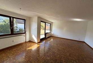 Geräumiges Wohnzimmer