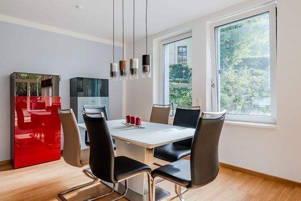 Essbereich mit Südostausrichtung mit Blick in den 