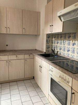 Küche mit Geschirrspüler