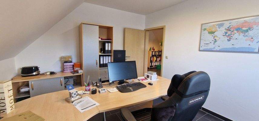 Büro im OG