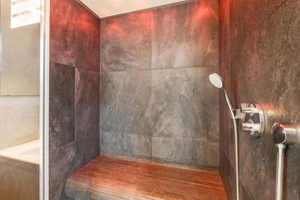 Doppelregendusche mit Dampffunktion